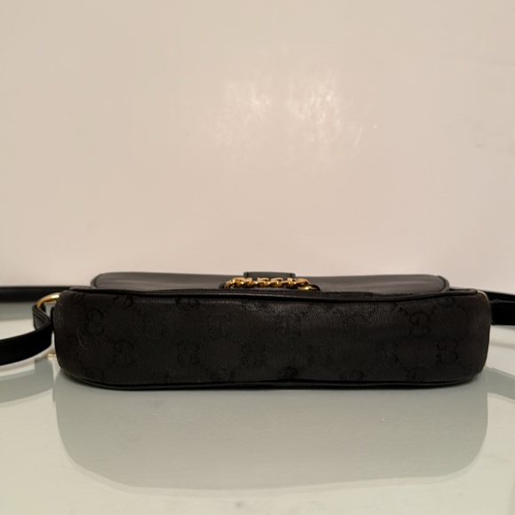 🚨SOLD🚨 Authentic Vintage Gucci Black Crossbody - Picture 5 of 12